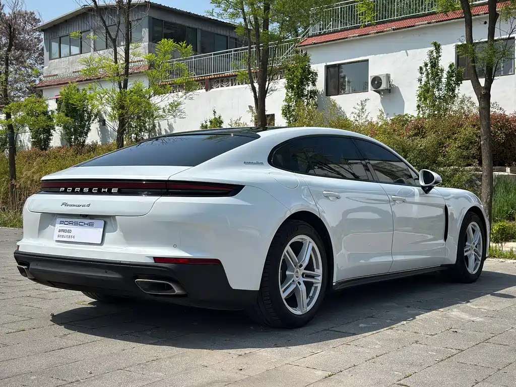 Porsche Panamera 2024