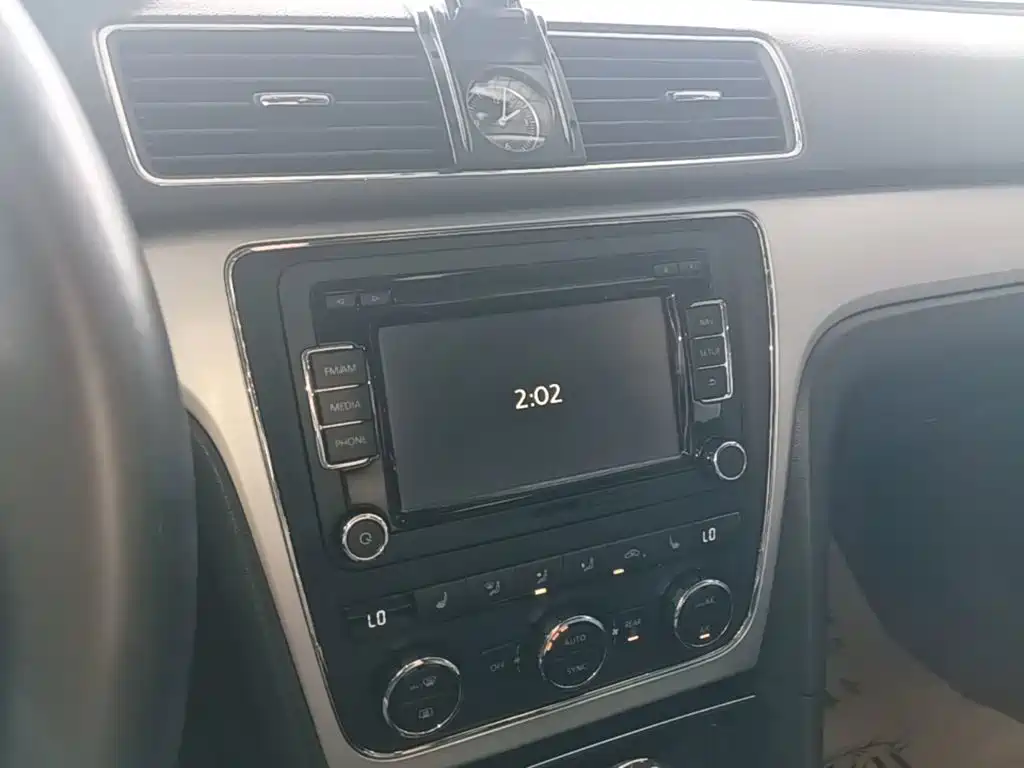 Volkswagen Passat 2015 — фото 13