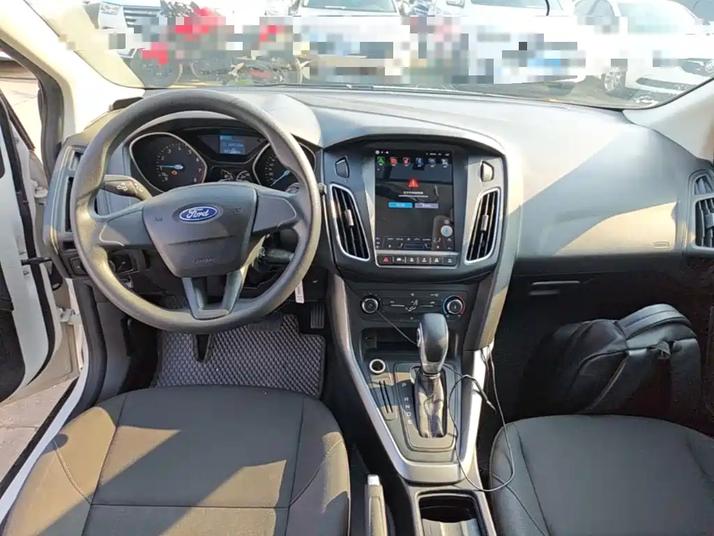 Ford Focus 2016 — фото 10