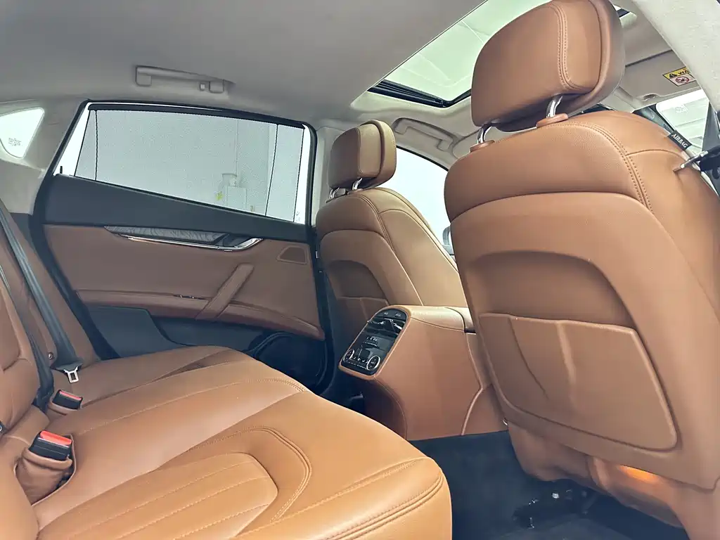 Maserati Quattroporte 2017 — фото 15