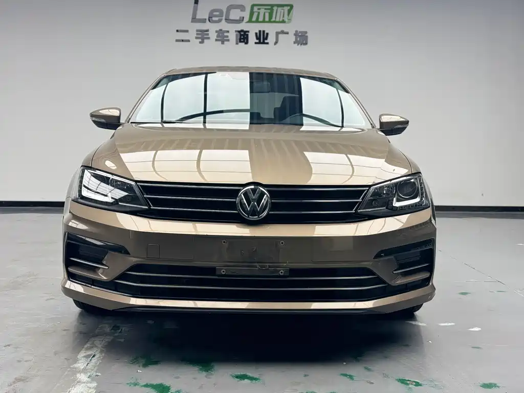 Volkswagen Sagitar 2018