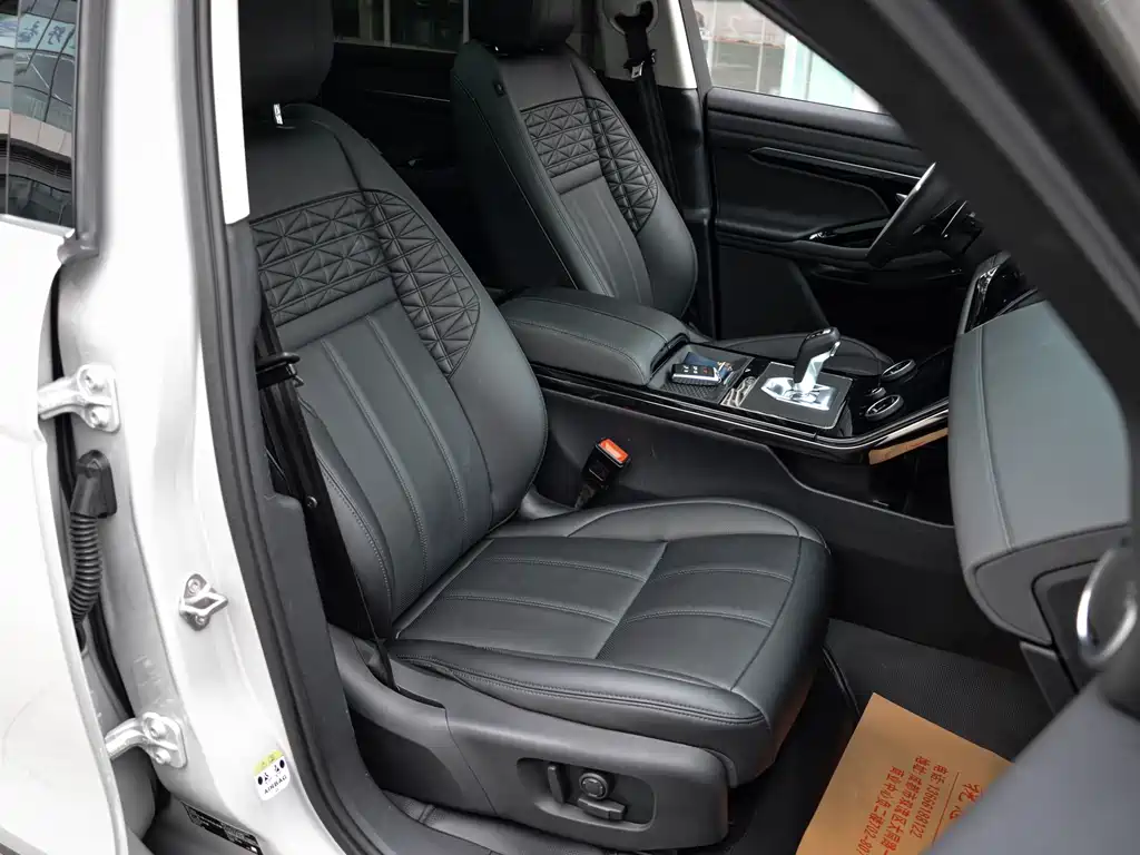 Land Rover Range Rover Evoque 2023 — фото 31