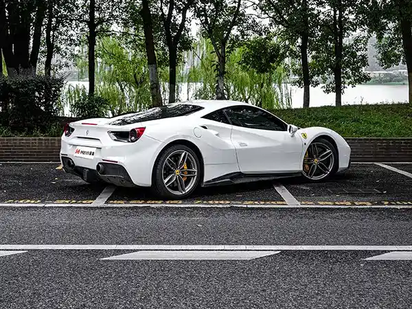Ferrari 488 2016