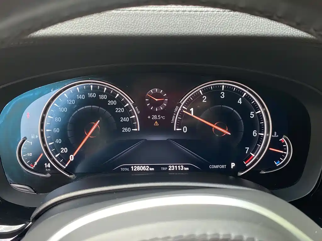 BMW 5 Series 2018 — фото 14