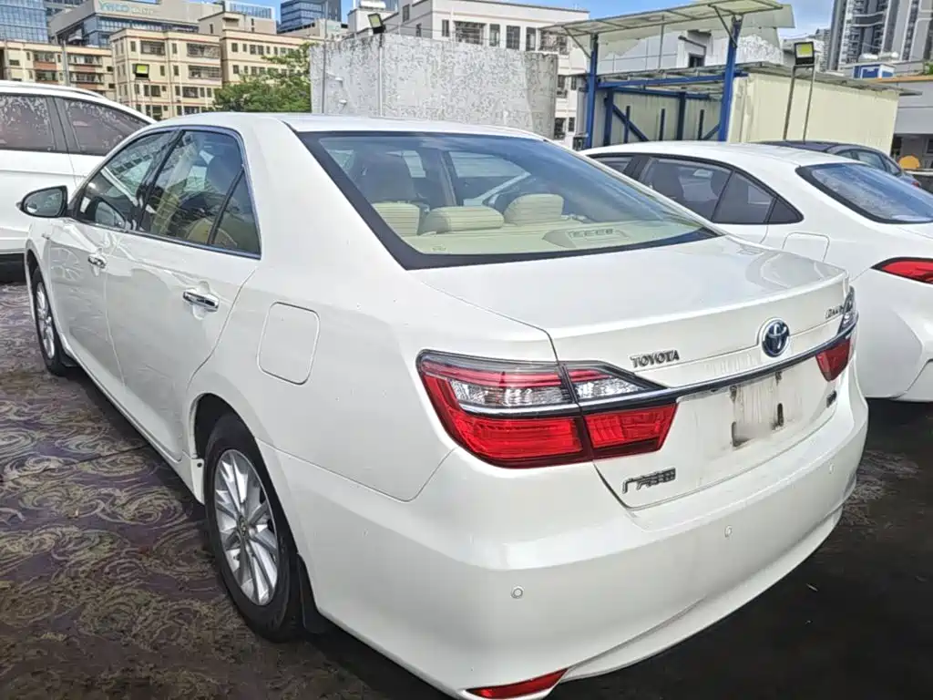 Toyota Camry 2017 — фото 5