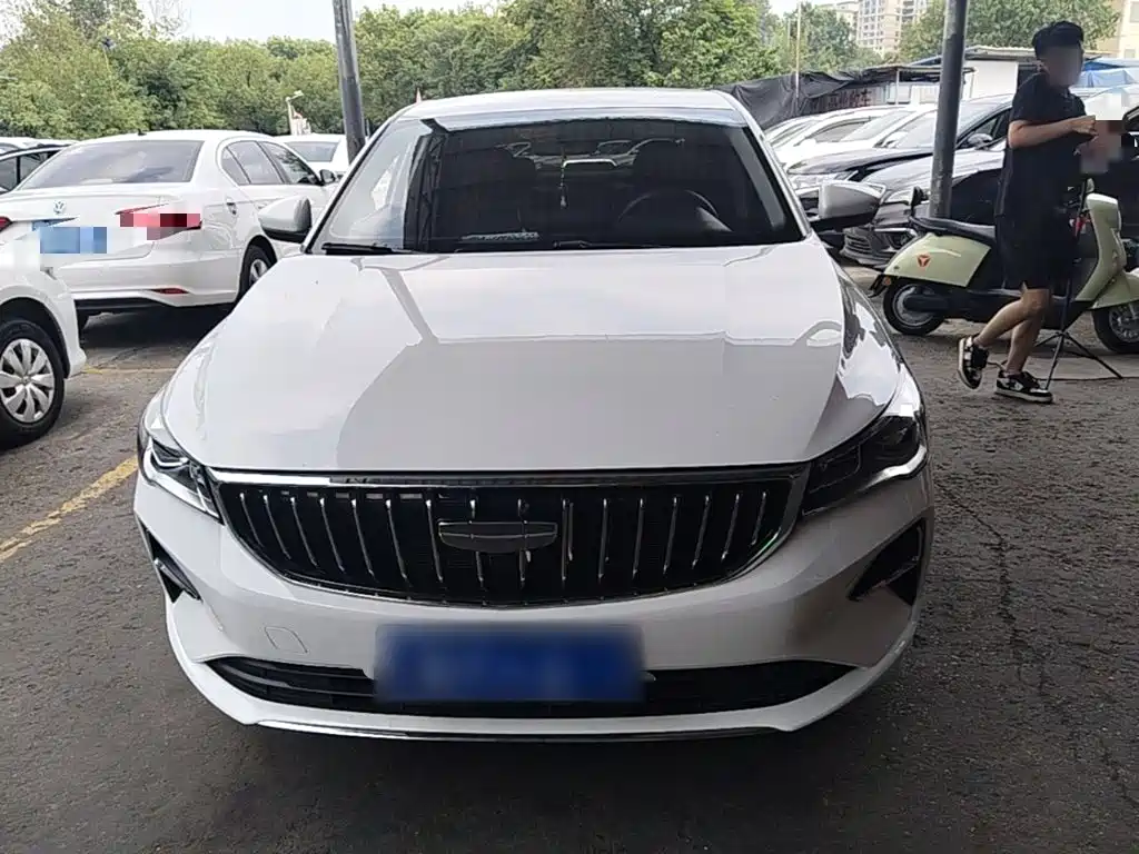 Geely Emgrand 2025
