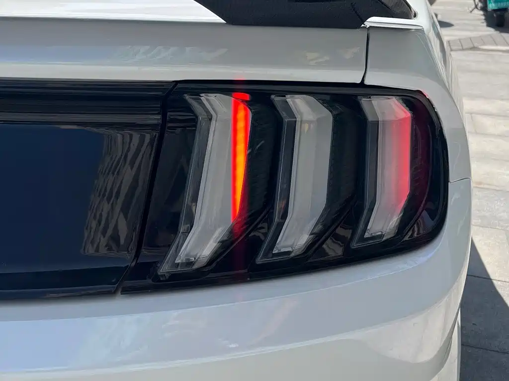 Ford Mustang 2019 — фото 6