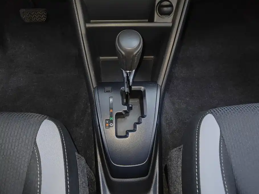 Toyota Yaris L 2020 — фото 16