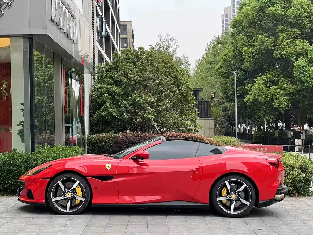Ferrari Portofino 2023 — фото 21