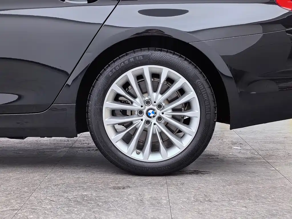 BMW 5 Series 2020 — фото 17