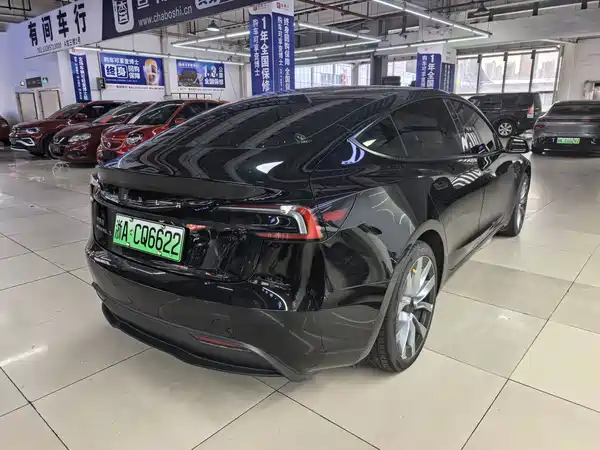 Tesla Model 3 2024