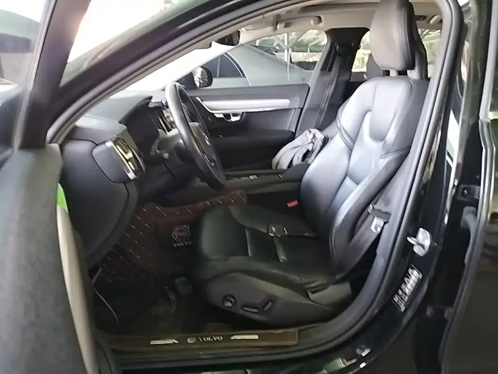 Volvo S90 2018 — фото 15