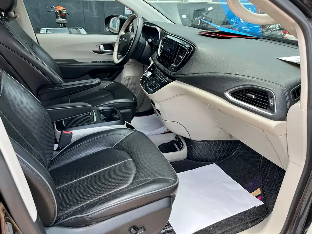 Chrysler Grand Voyager 2019 — фото 28