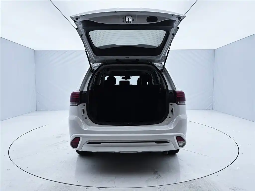 Mitsubishi Outlander 2021 — фото 9