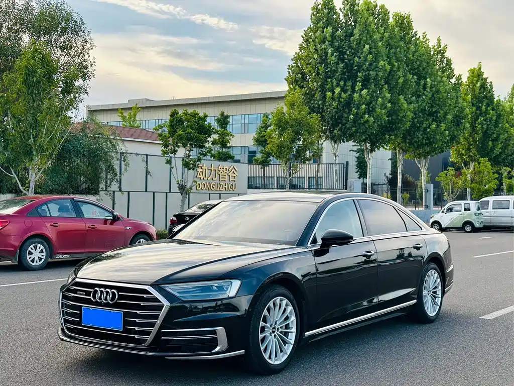 Audi A8 2019 — фото 1