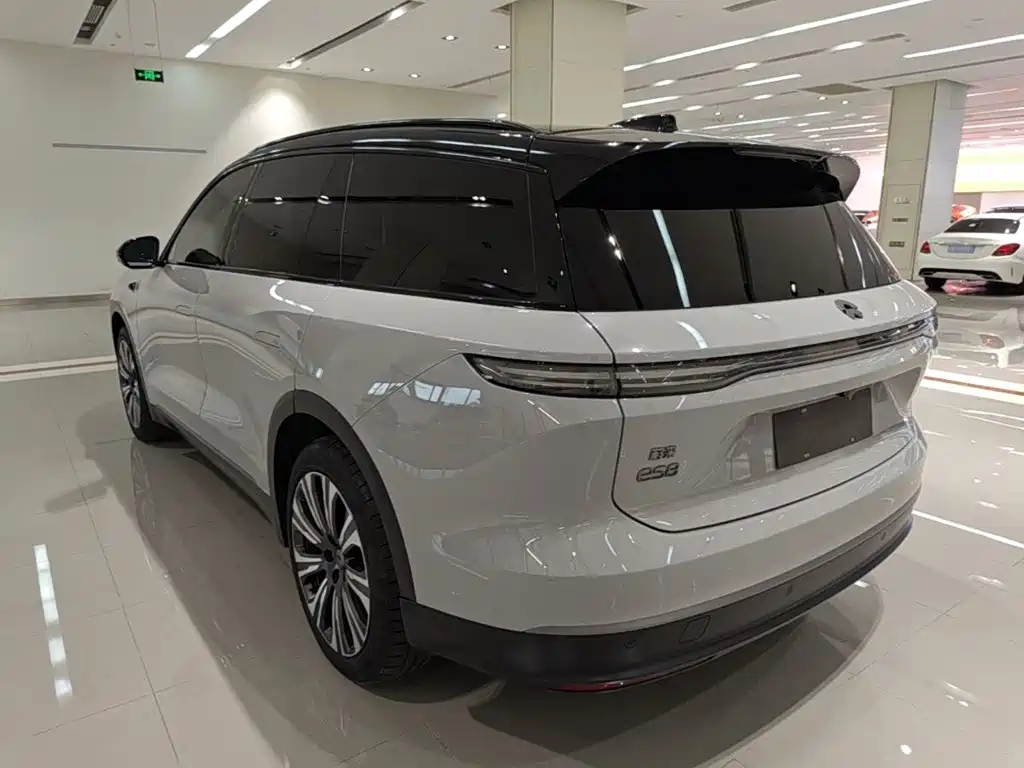 NIO ES8 2023