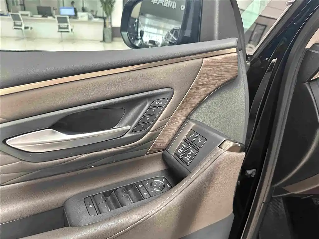 Toyota Vellfire 2025 — фото 11