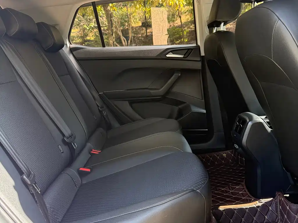 Volkswagen Explore The Shadows 2021