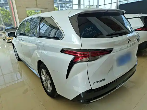 Toyota Sienna 2025