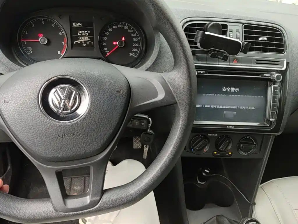 Volkswagen Polo 2016 — фото 10