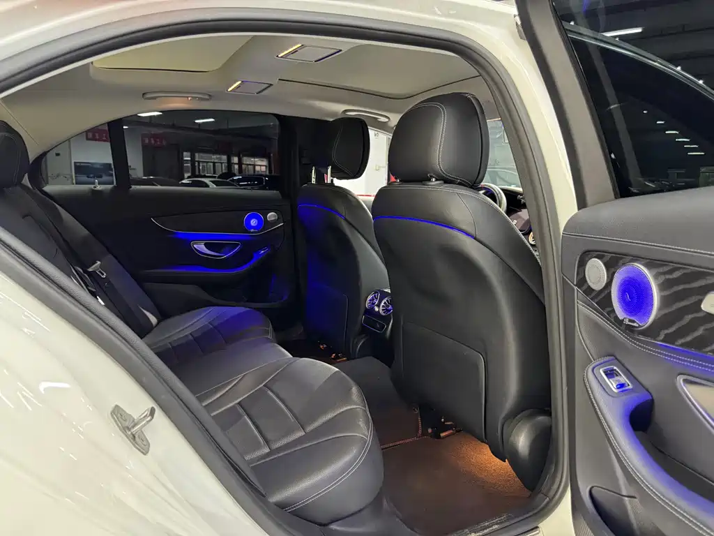 Mercedes-Benz C-Class 2019 — фото 16
