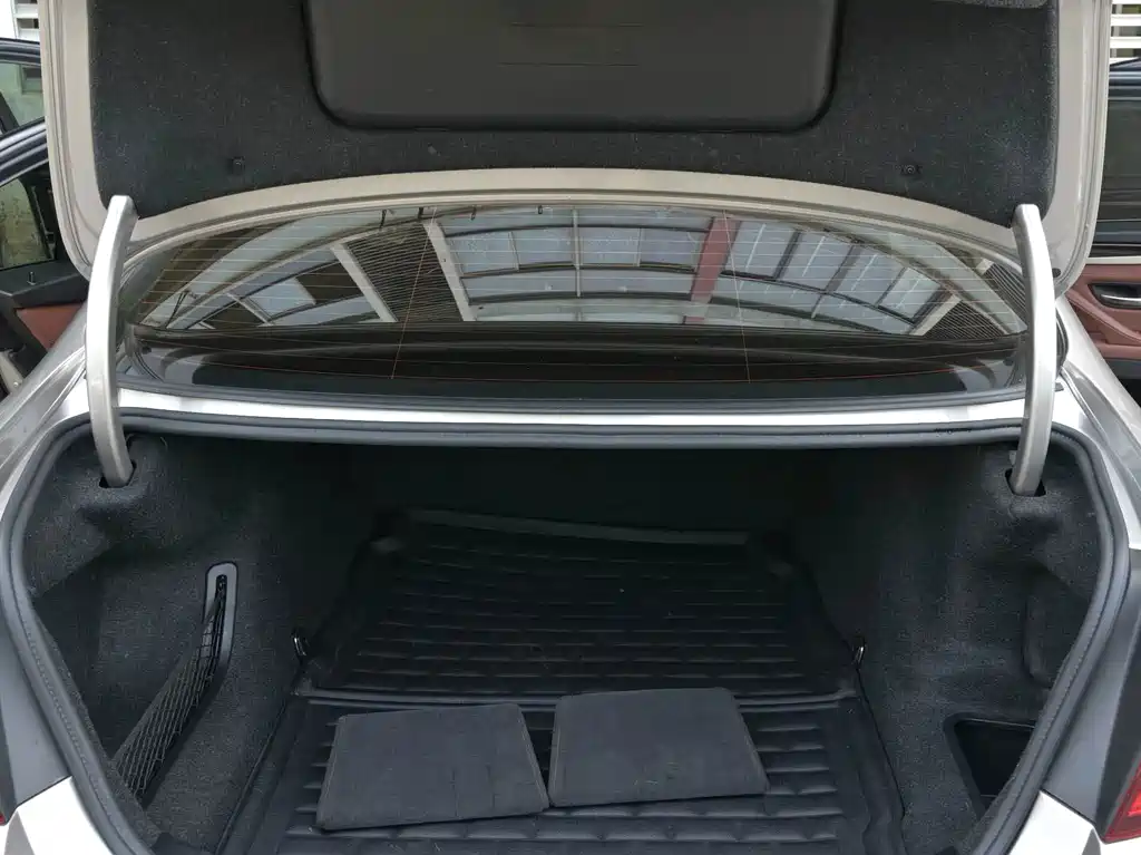 BMW 5 Series 2015 — фото 16