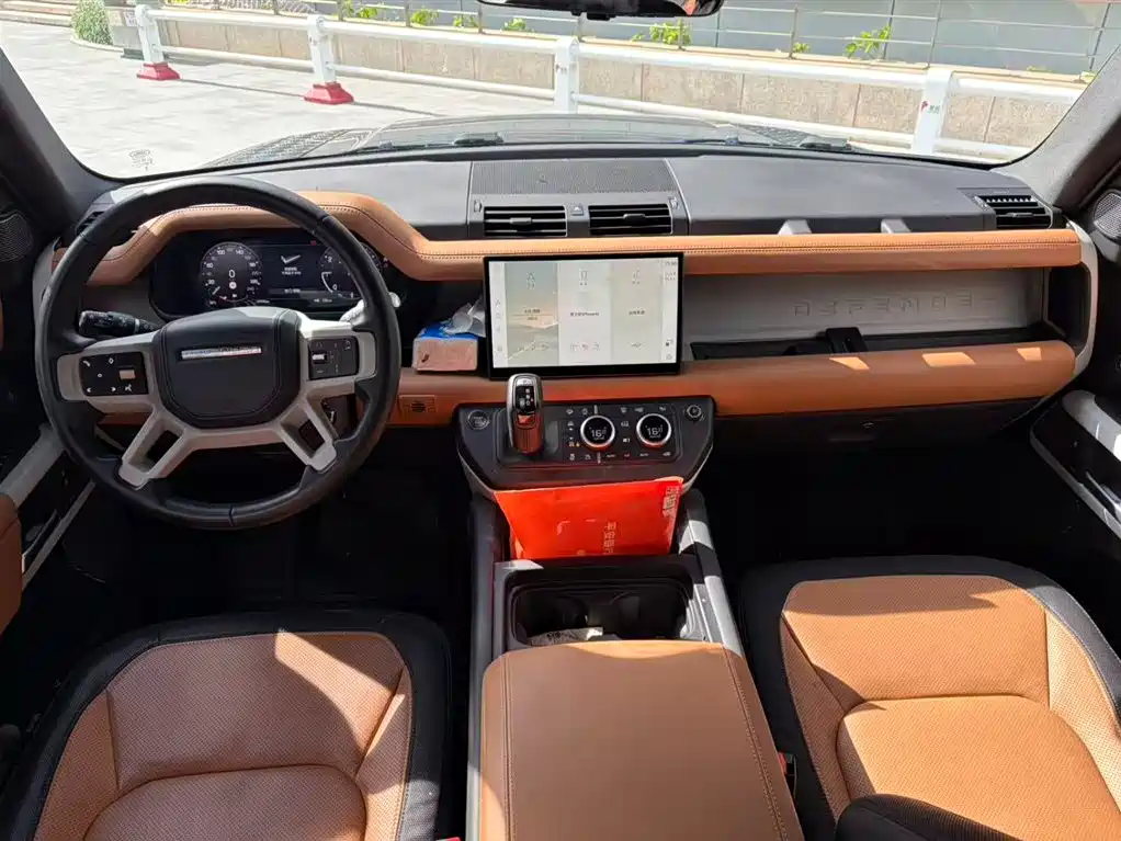 Land Rover Defender 2023