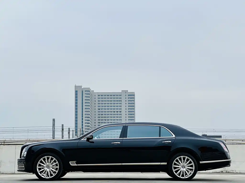 Bentley Mulsanne 2017 — фото 15