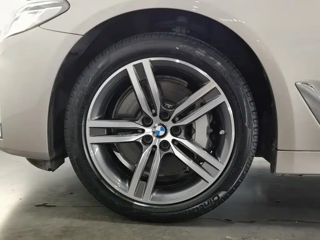 BMW 5 Series 2023 — фото 17