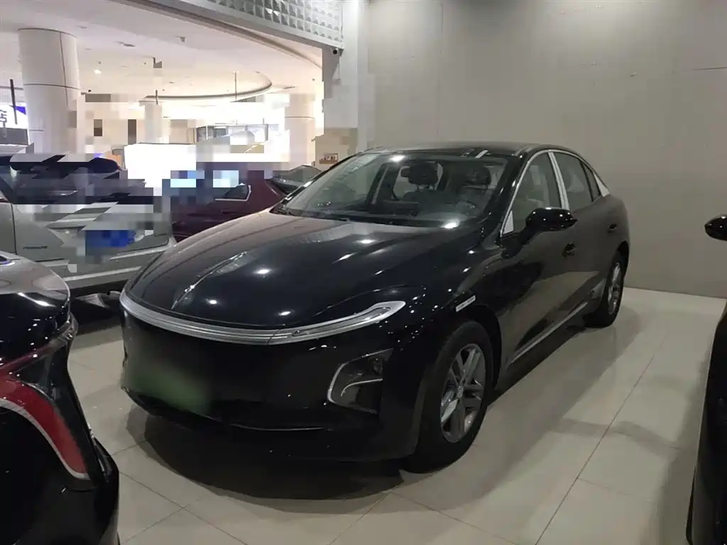 Hongqi E-QM5 2025