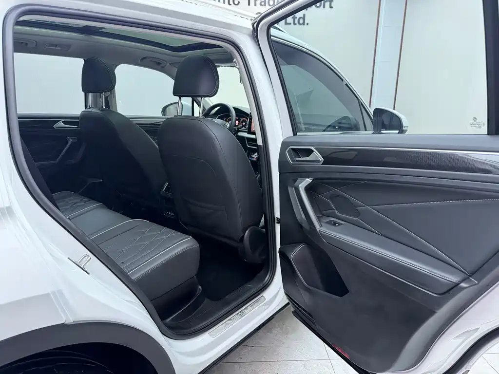 Volkswagen Tiguan L 2023 — фото 21
