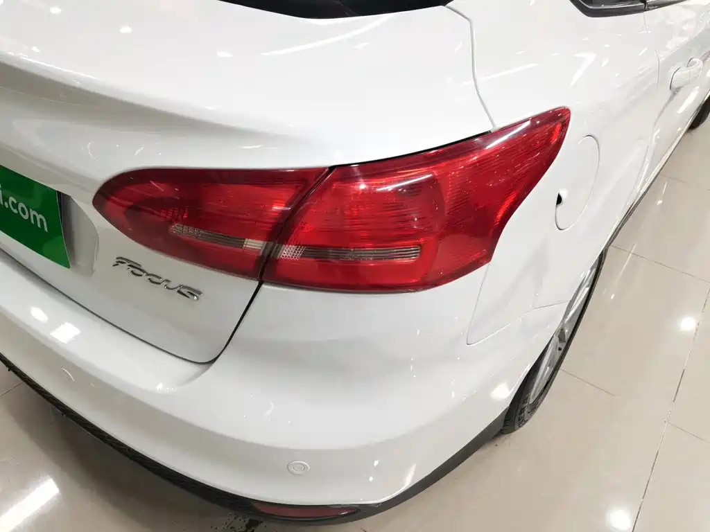Ford Focus 2015 — фото 24