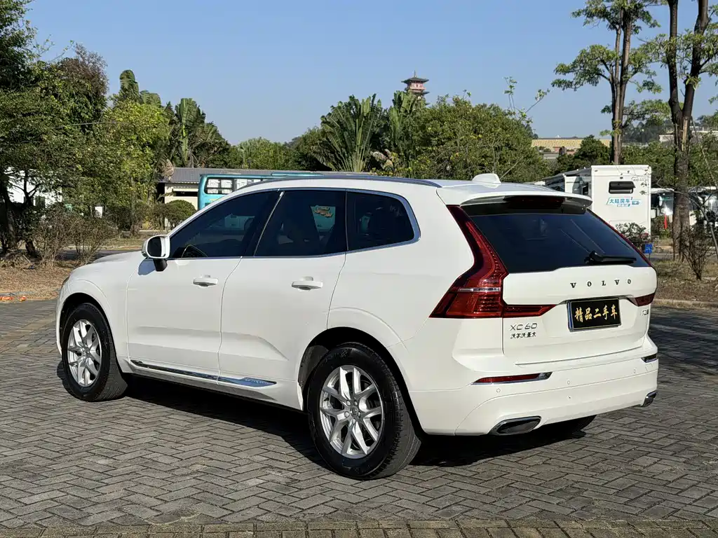 Volvo XC60 2019 — фото 14