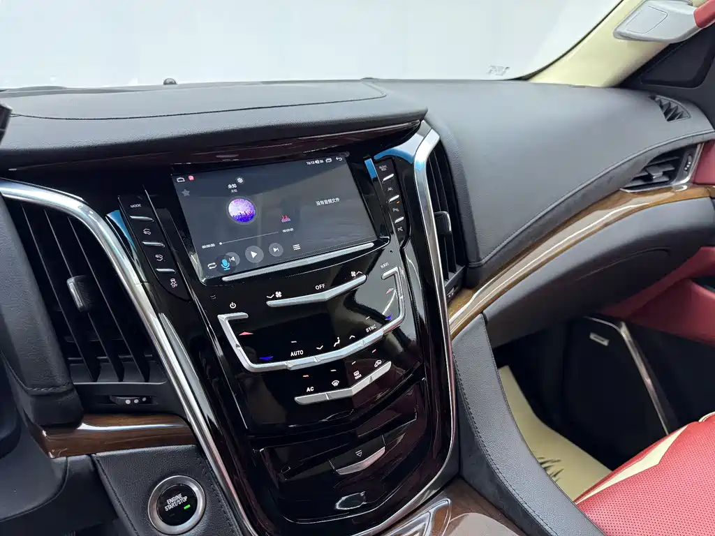 Cadillac Escalade 2018 — фото 19