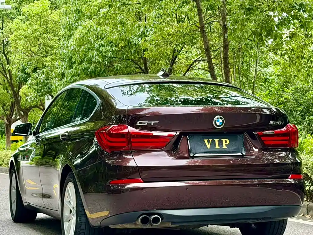 BMW 5 Series GT 2015 — фото 10