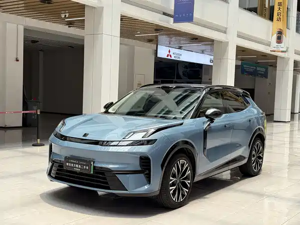 Lynk & Co 08 EM-P 2025