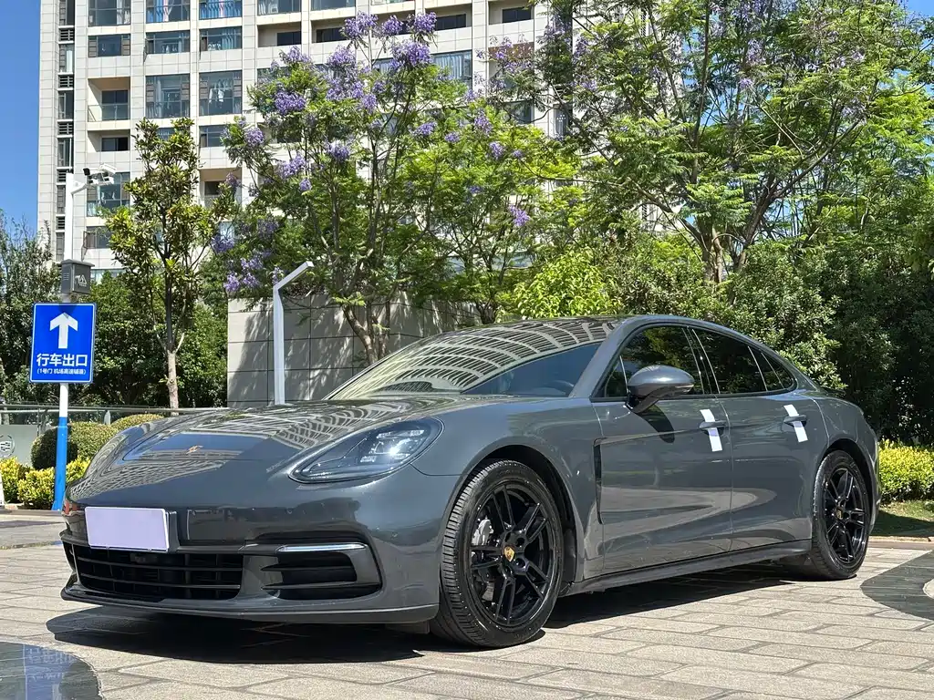 Porsche Panamera 2018 — фото 1