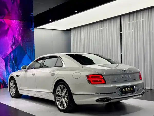 Bentley Flying Spur Plug-In Hybrid 2023