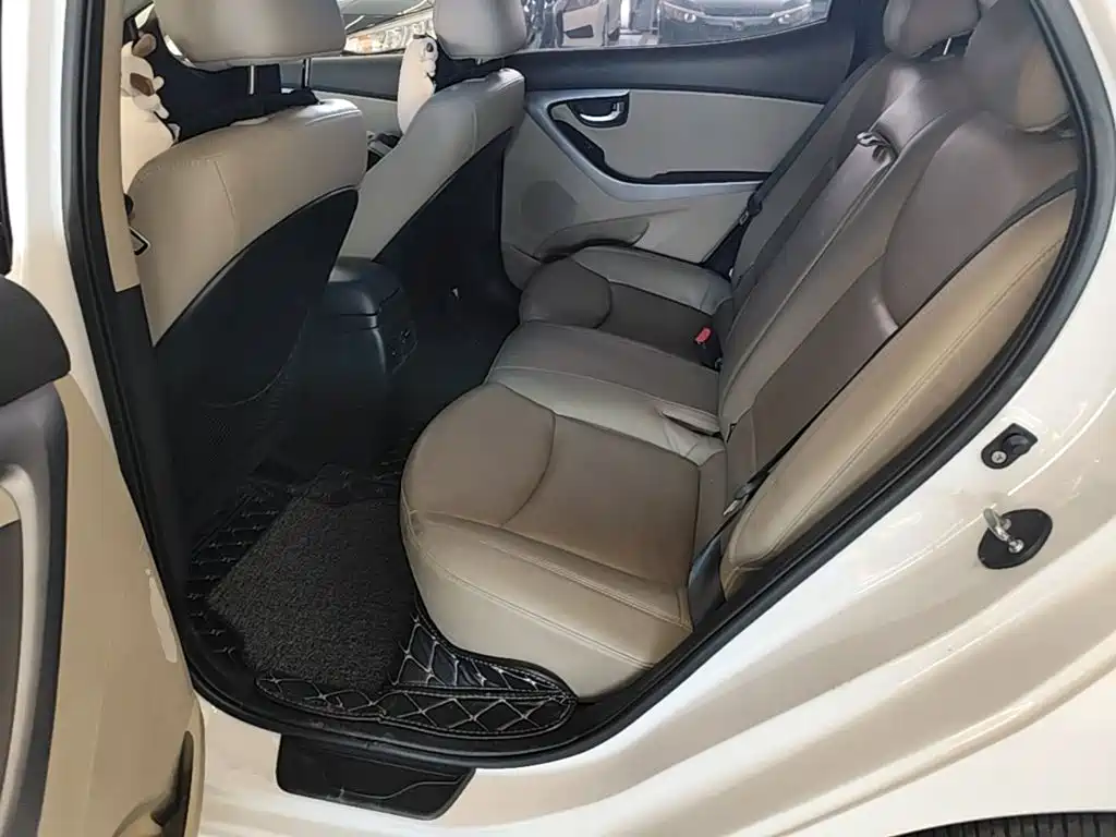 Hyundai Elantra Langdong 2016 — фото 17