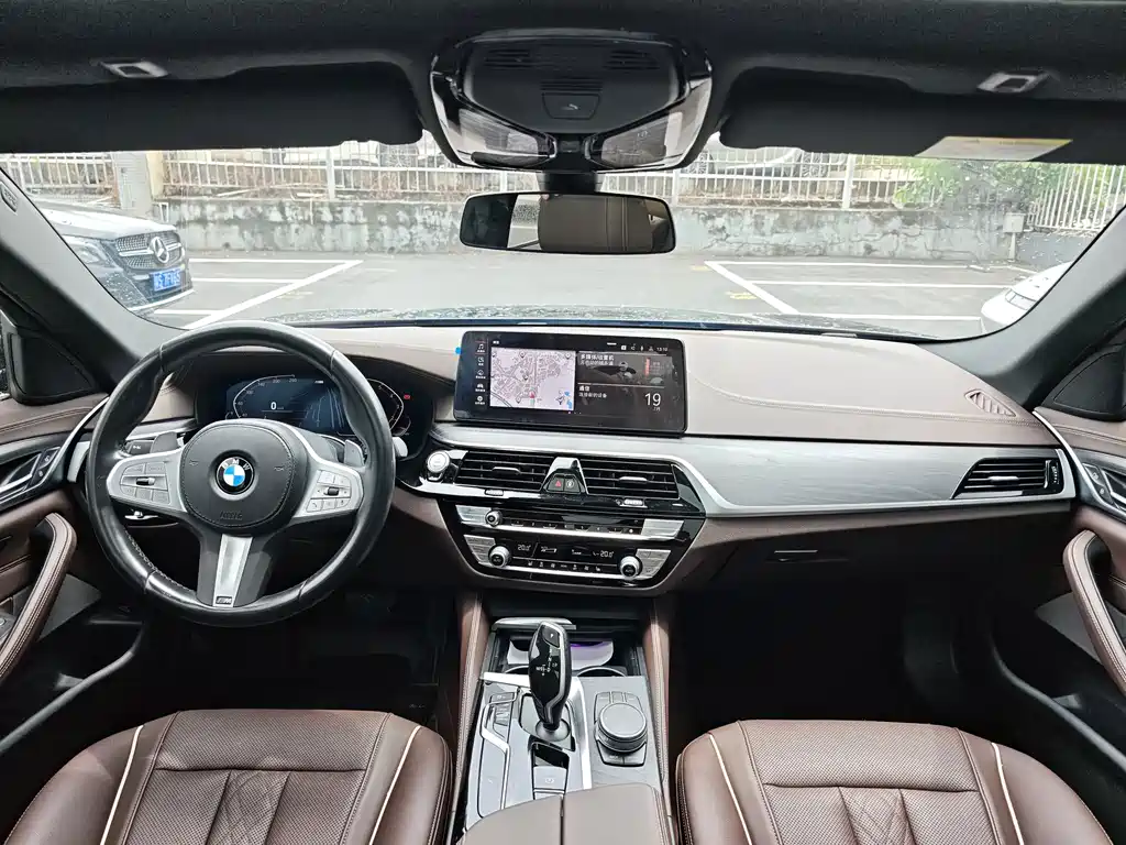 BMW 5 Series 2022 — фото 10