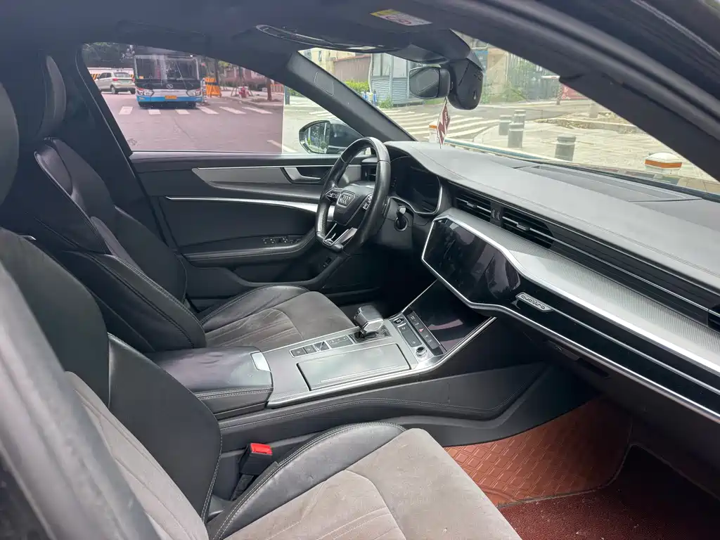 Audi A6L 2022