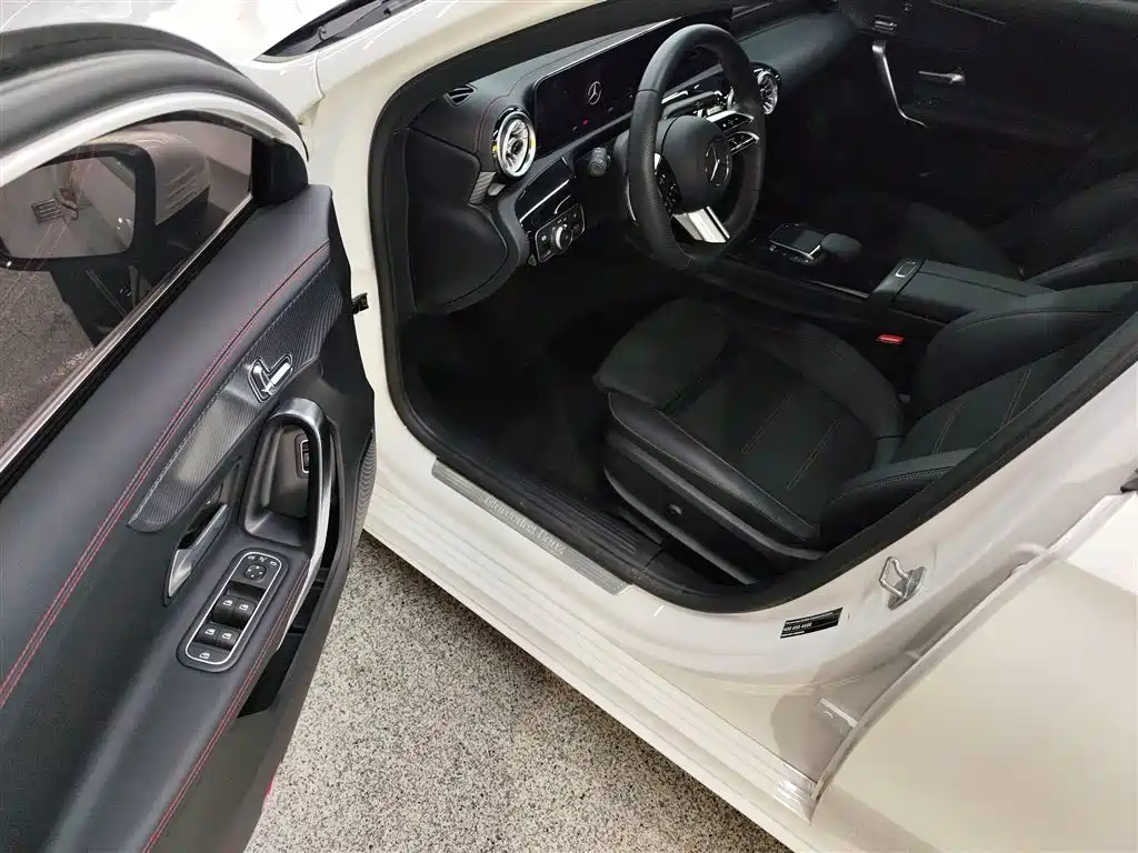 Mercedes-Benz A-Class 2024 — фото 12