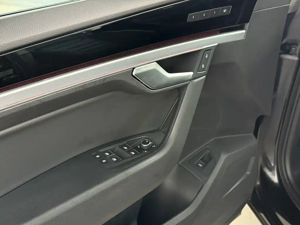 Volkswagen Touareg 2019 — фото 13