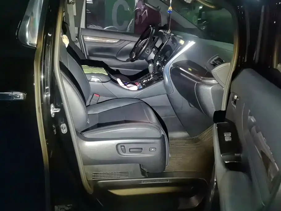 Toyota Vellfire 2023 — фото 8