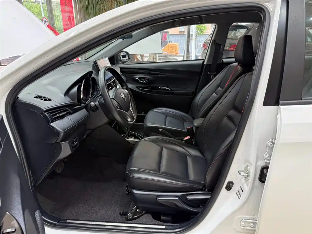 Toyota Yaris L 2022 — фото 15