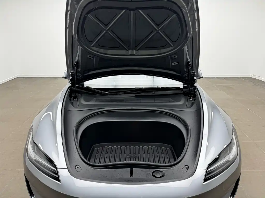 Tesla Model 3 2026 — фото 15