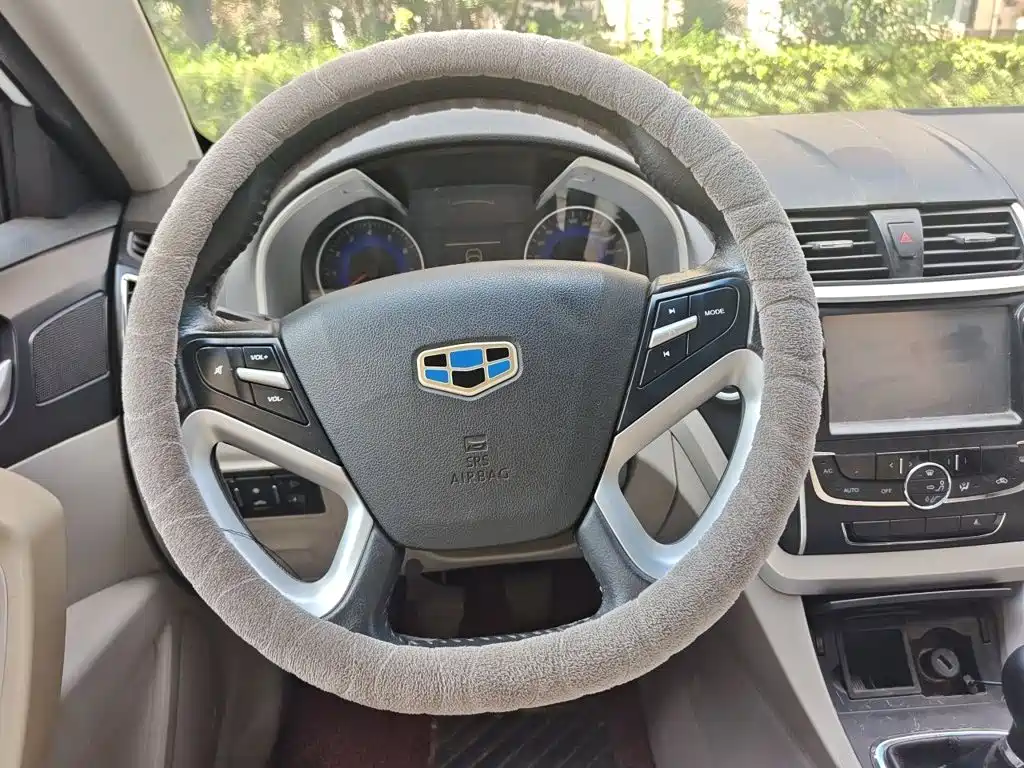 Geely Emgrand 2015 — фото 11
