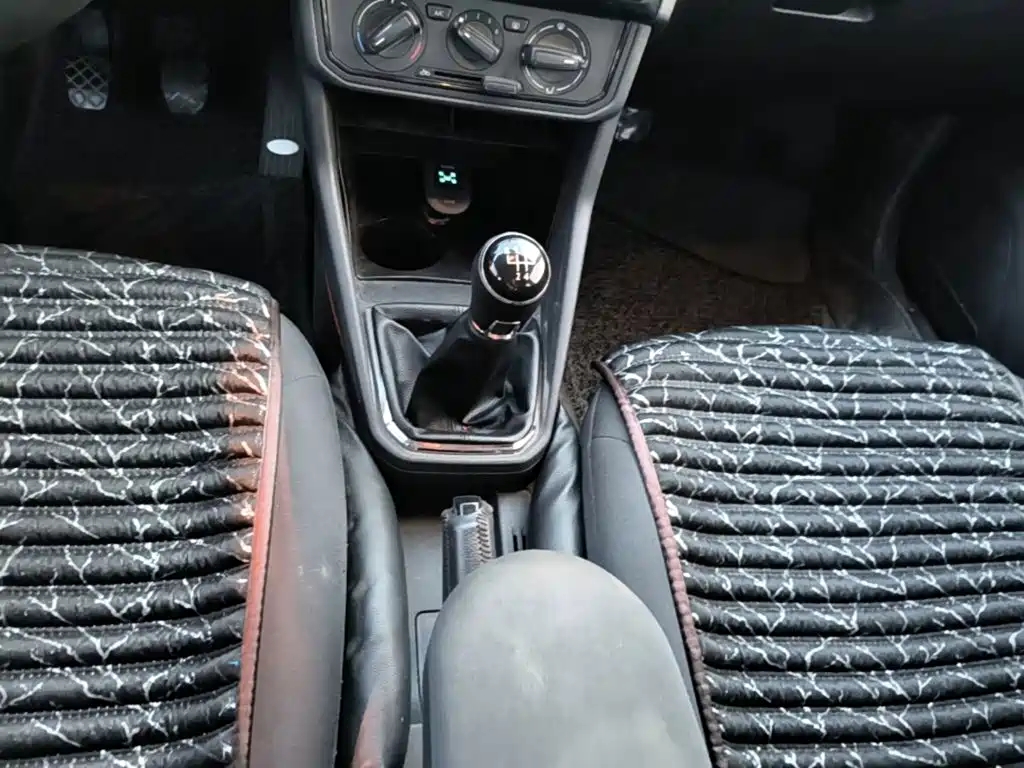 Volkswagen Jetta 2018 — фото 14