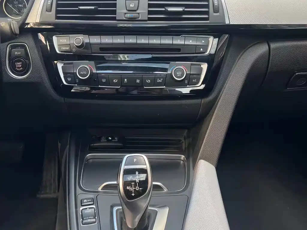 BMW 3 Series 2017 — фото 11
