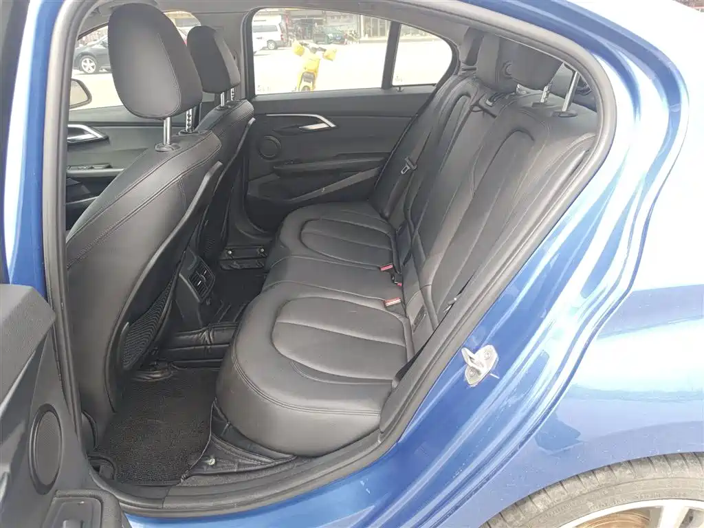 BMW 1 Series 2017 — фото 13